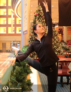Shen Yun Touring Company Principal Dancer Xindi Cai warms up in a Christmas-adorned lobby of the Aronoff Center for the Arts in Cincinnati, Ohio. (Photo by dancer Helen Li)
